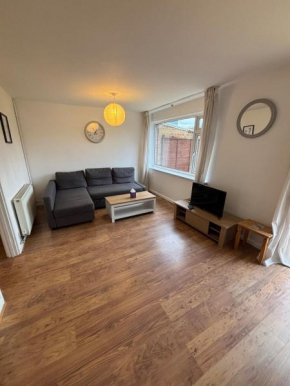Brentford 3 Bed London Escape Parking Included